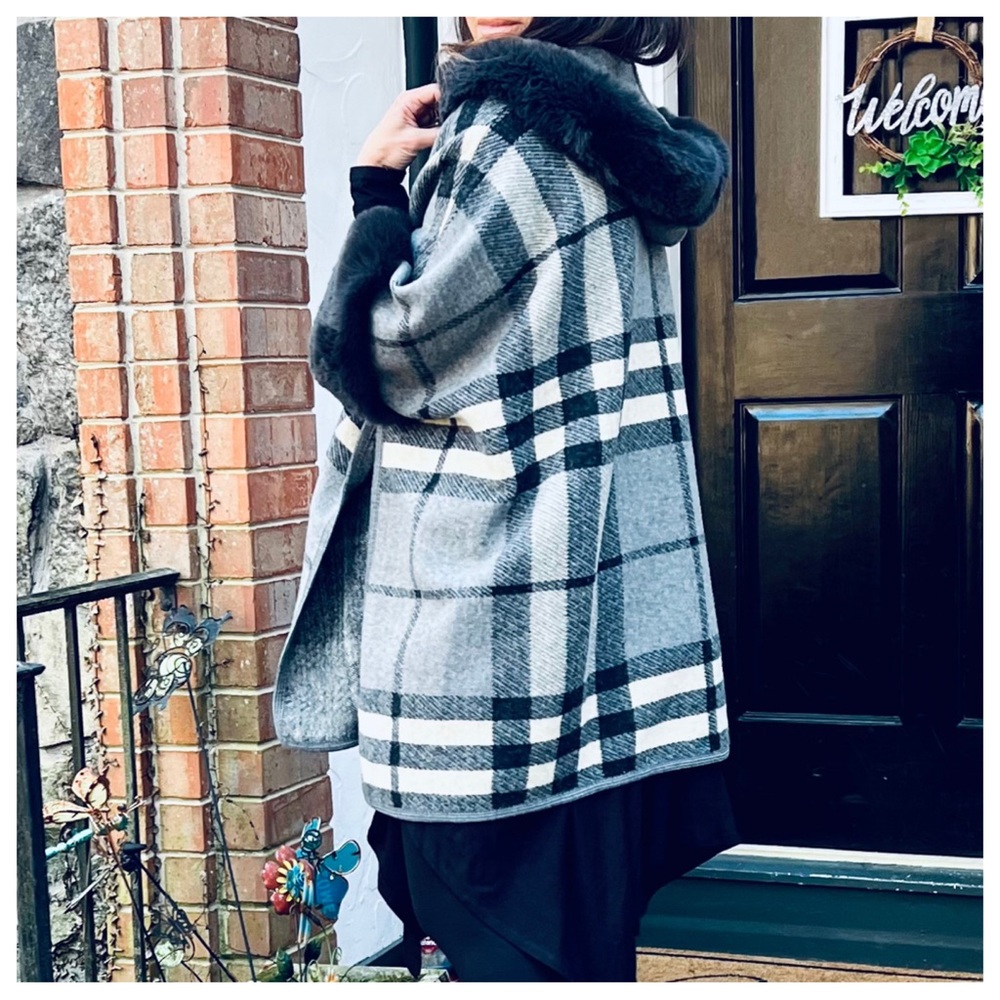 #47 Boho Fabulous Plaid Fur Trim Hooded Oversized Cozy Jacket Poncho - Picture 3 of 11